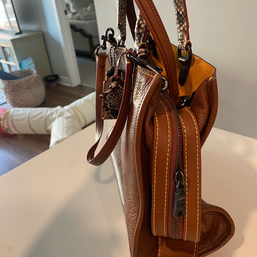 Coach rogue 1941 large Leather Handbag with python handle - Picture 4 of 6